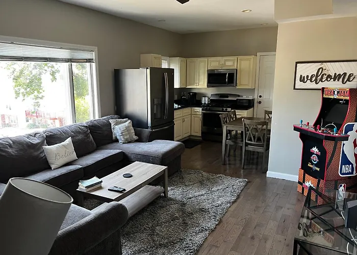 Chelsea Condo\'S